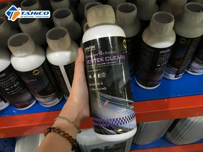 Dung dịch tẩy ố kính ô tô Ventek ClearX 230ml 1L, 5L 6 Dung dịch tẩy ố kính ô tô Ventek ClearX 230ml 1L, 5L - Ảnh 6