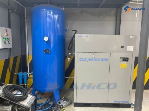 hình ảnh Tahico lắp đặt máy nén khí cách âm 15hp cho khách