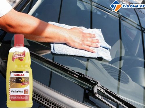 Dung dịch rửa xe 2in1 Sonax Wash & Wax không phai màu sơn