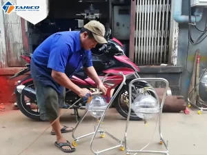 Máy hút nhớt xe máy dùng khí nén 8 lít 11 may hut nhot xe may dung khi nen 8l 5